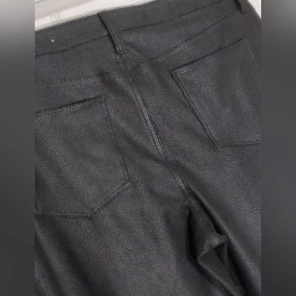 vegan leather ankle pants Chico's  textured - Picture 5 of 7